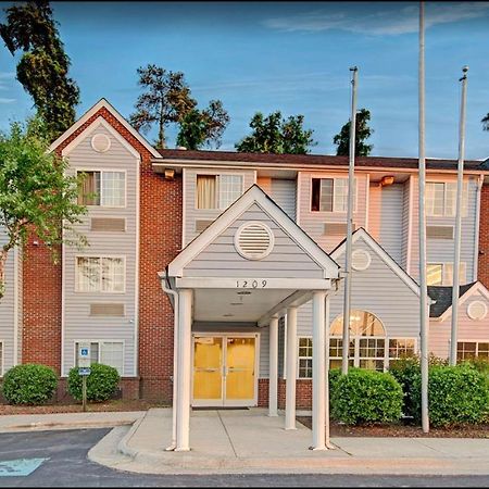 Travelers Inn And Suites ราลลี ภายนอก รูปภาพ