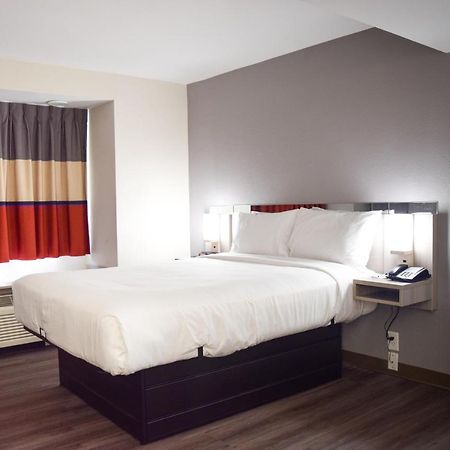 Travelers Inn And Suites ราลลี ภายนอก รูปภาพ