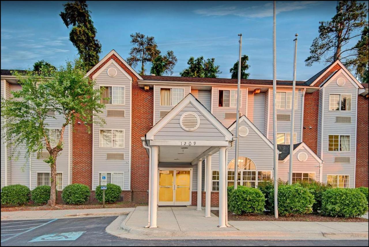 Travelers Inn And Suites ราลลี ภายนอก รูปภาพ