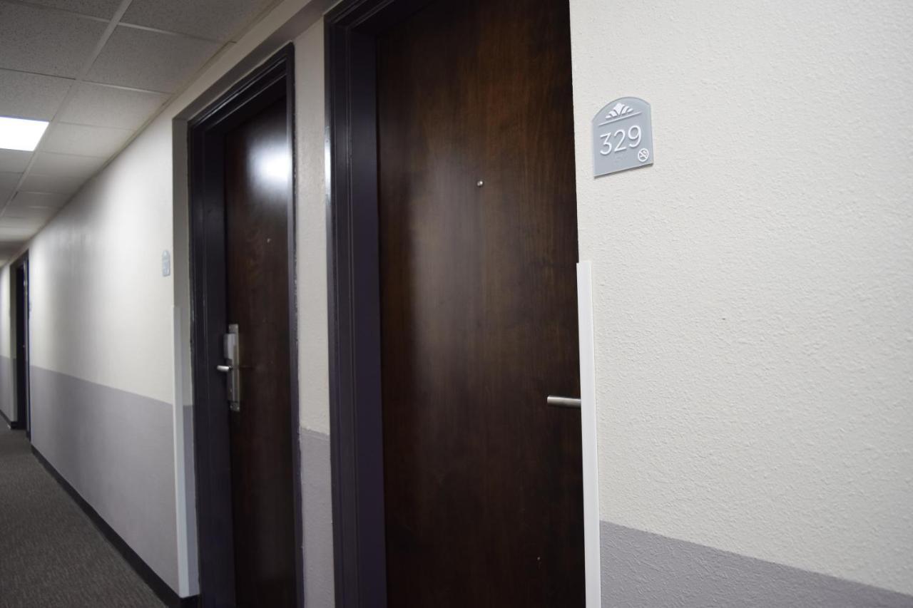 Travelers Inn And Suites ราลลี ภายนอก รูปภาพ