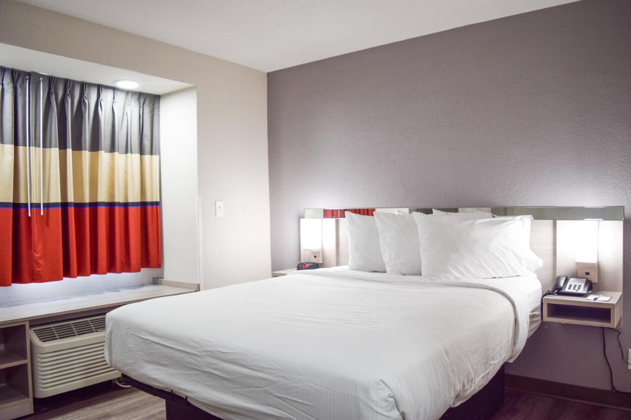 Travelers Inn And Suites ราลลี ภายนอก รูปภาพ