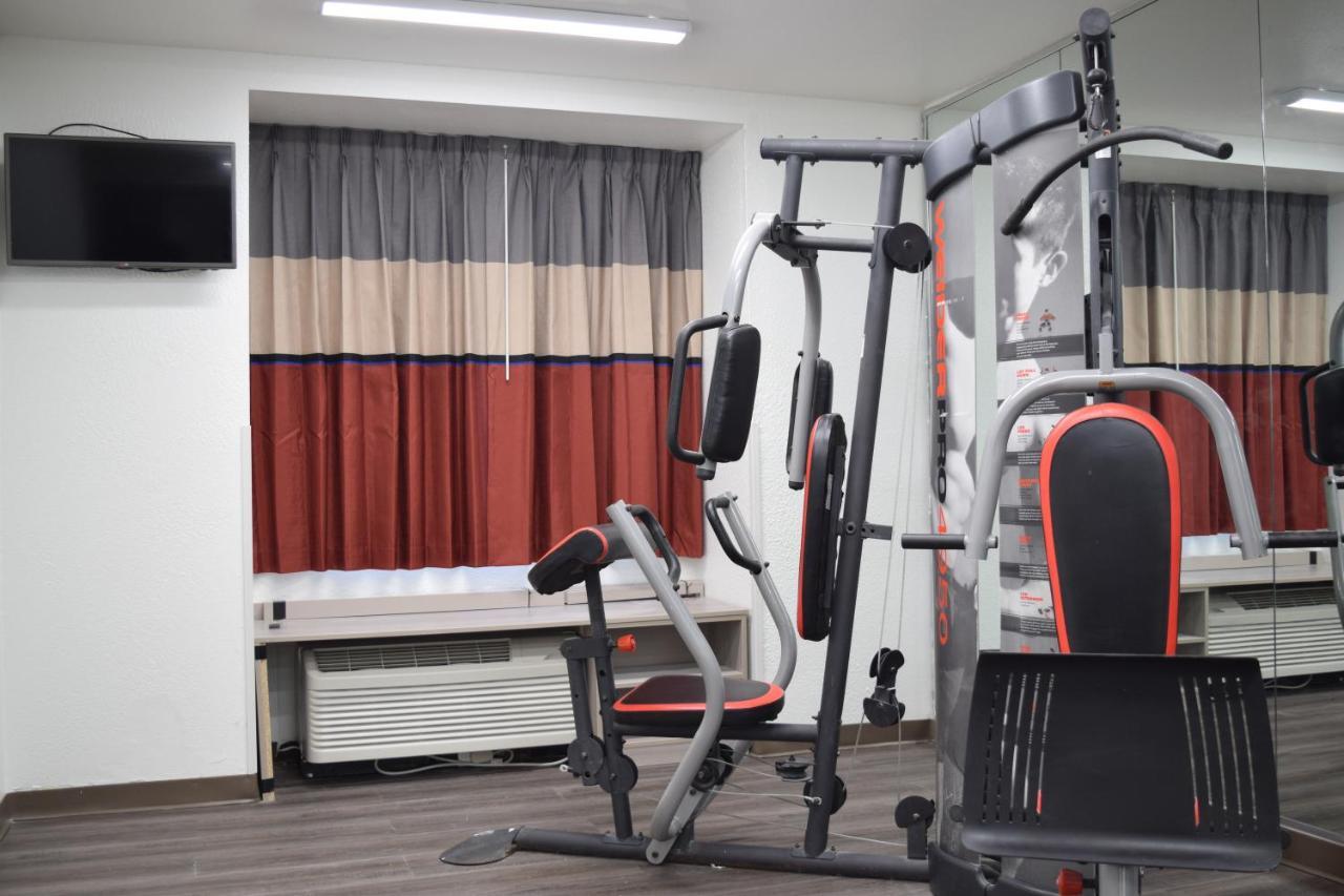 Travelers Inn And Suites ราลลี ภายนอก รูปภาพ
