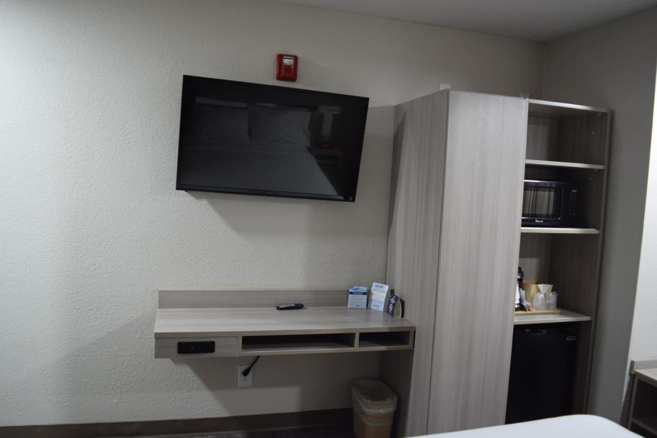 Travelers Inn And Suites ราลลี ภายนอก รูปภาพ