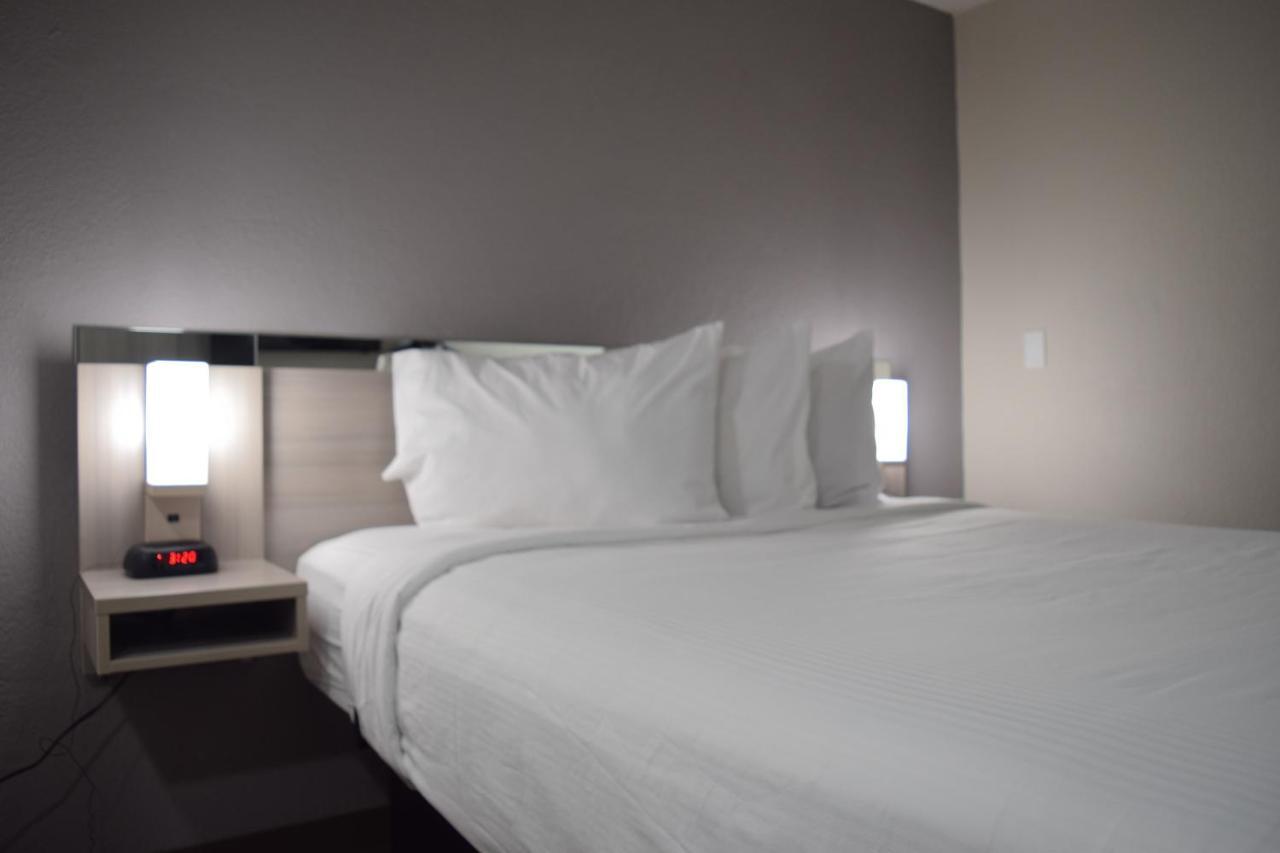 Travelers Inn And Suites ราลลี ภายนอก รูปภาพ