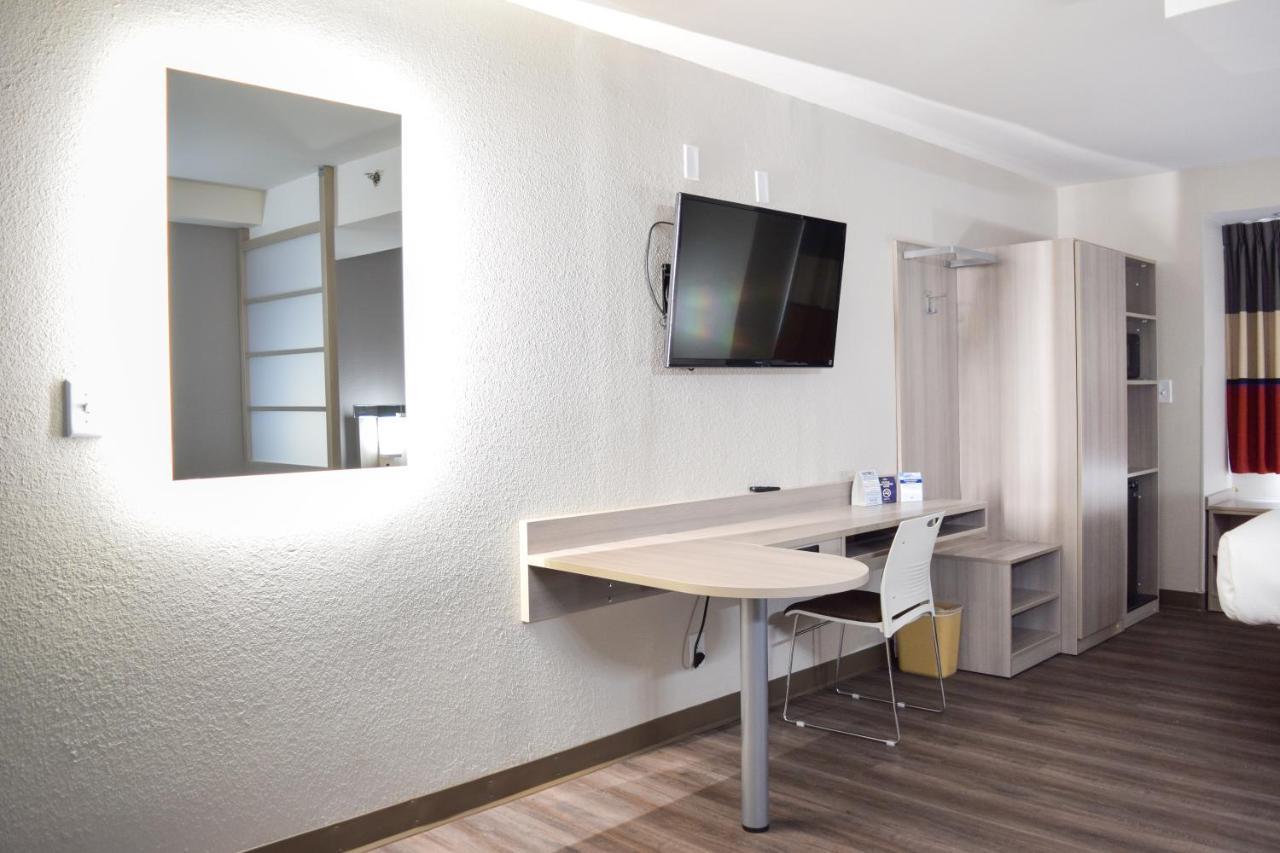 Travelers Inn And Suites ราลลี ภายนอก รูปภาพ
