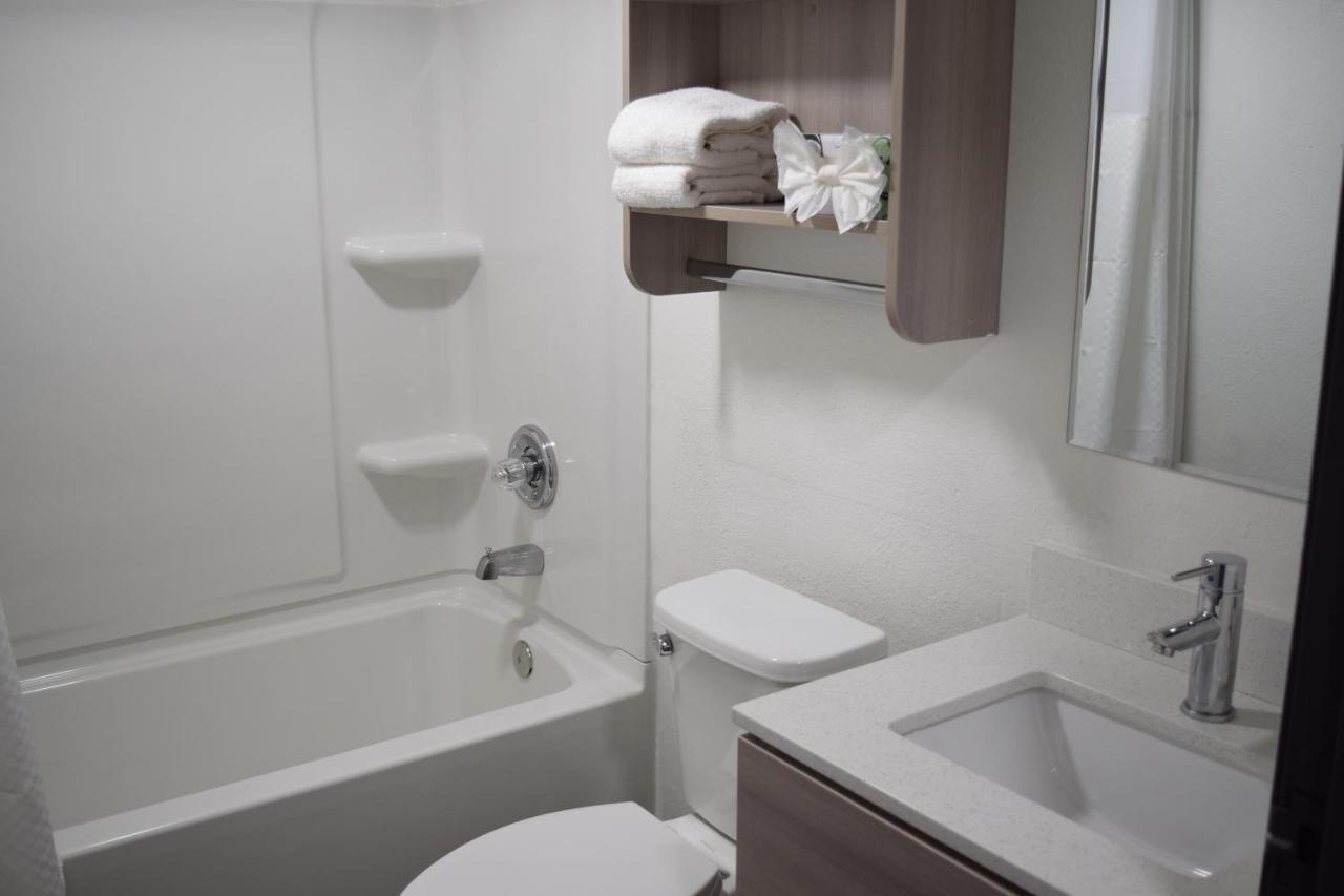 Travelers Inn And Suites ราลลี ภายนอก รูปภาพ
