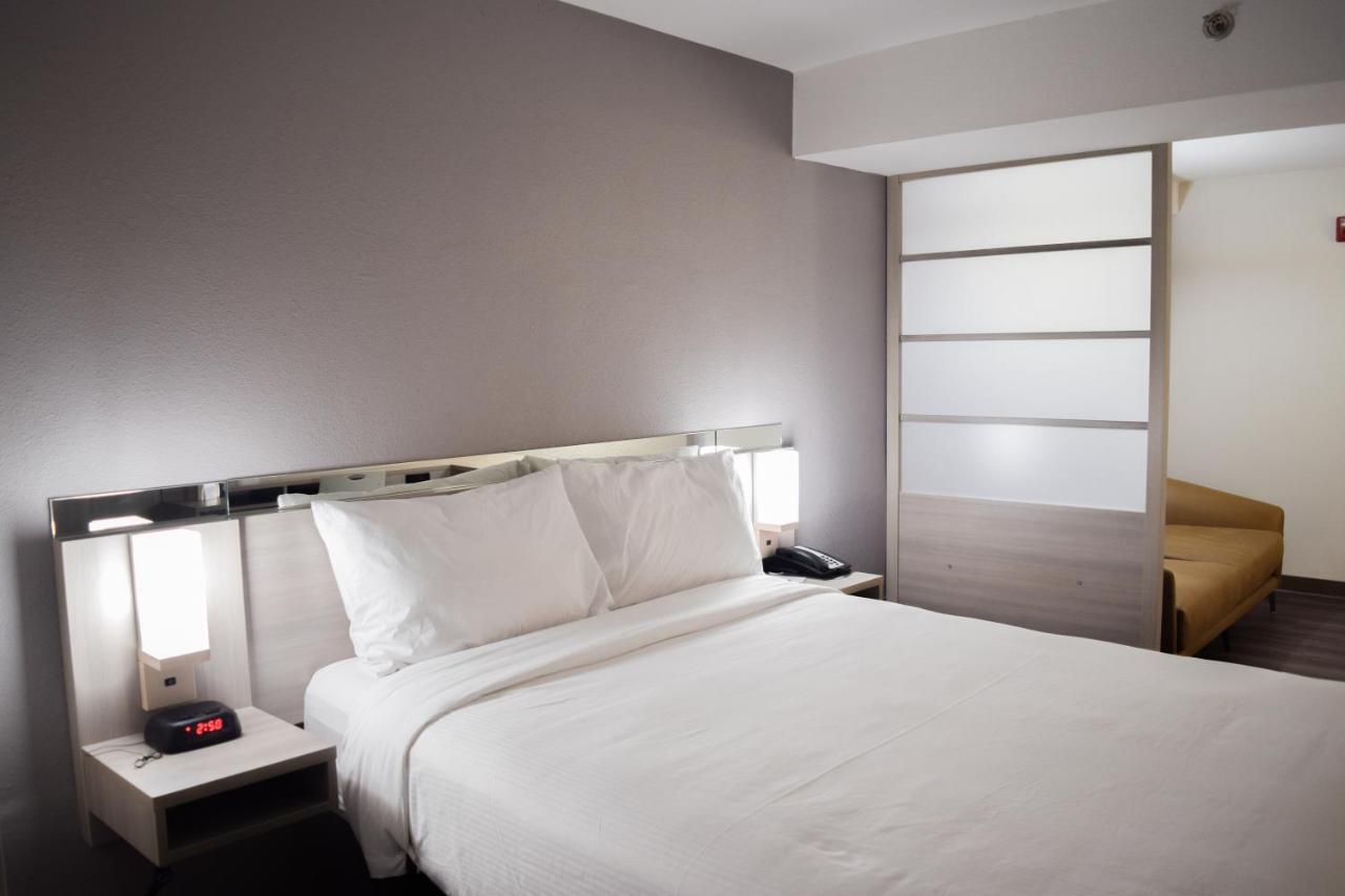 Travelers Inn And Suites ราลลี ภายนอก รูปภาพ