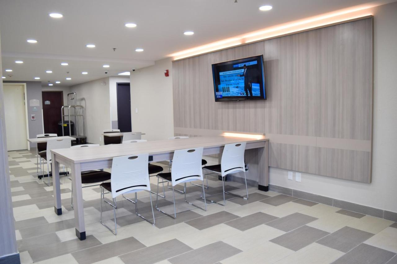 Travelers Inn And Suites ราลลี ภายนอก รูปภาพ