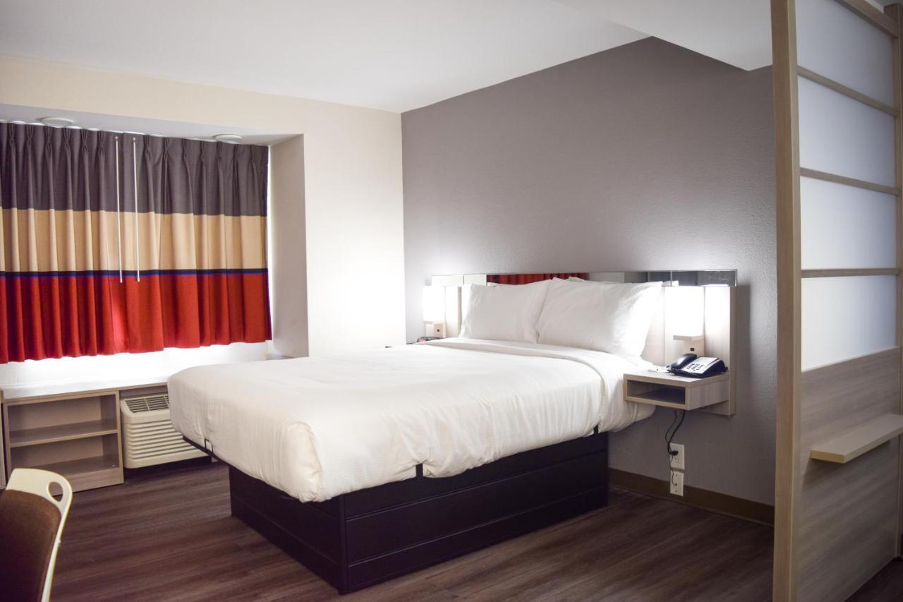 Travelers Inn And Suites ราลลี ภายนอก รูปภาพ